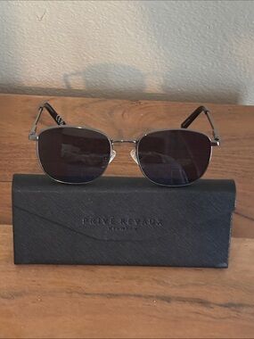 NEW Prive Revaux Offshore Polarized Black Sunglasses Case & Cleaning Cloth